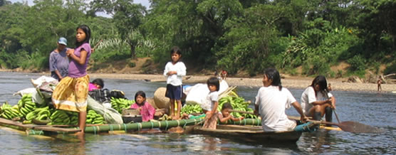 Familia Awa &copy; Jenny Ch&aacute;vez